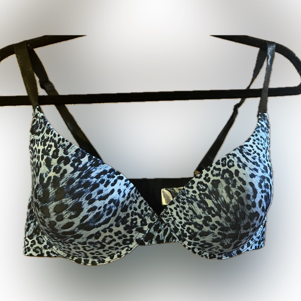 Cacique Woman’s Bra | 42C | Blue & Black Print with pads.